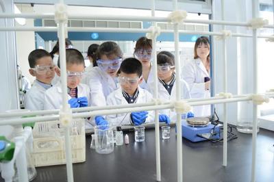 東華附校學子走進化學化工生物學院開展科普實踐活動